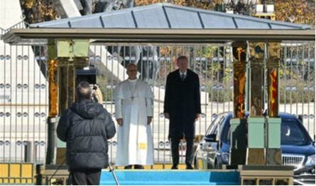 من ضريح أتاتورك إلى أردوغان… البابا لاوون الرابع عشر يفتتح جولته التركية (فيديو وصور)