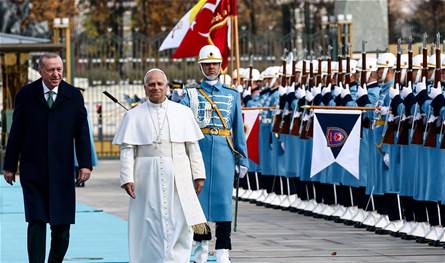 لماذا استقبلت تركيا البابا على &quot;سجادة زرقاء&quot;؟ خلفيات القرار تعود إلى 2013