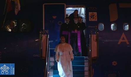 بالفيديو... البابا في اسطنبول مُختتماً يومه الأوّل من زيارته إلى تركيا