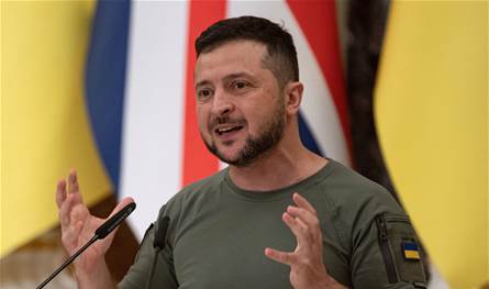 رجل بائس وكوميدي.. هجوم لاذع من رئيس الموساد السابق على زيلينسكي