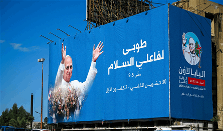 &quot;لقد عانى الكفاية&quot;.. البابا يعيد كتابة قصة شباب لبنان بالأمل لا بالهجرة