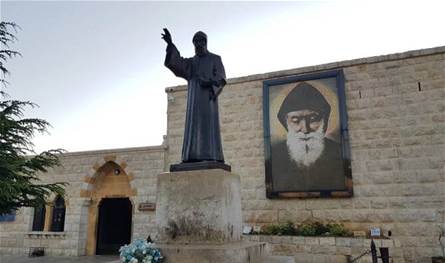 سيزوره البابا.. صور قديمة لدير مار مارون عنايا تنتشر بكثافة