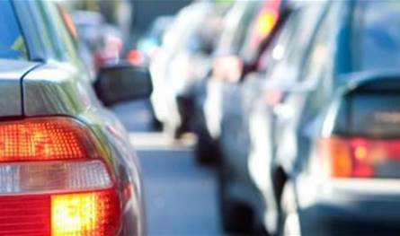  على طريق الكحالة- عاريا.. زحمة بسبب حادث سير (فيديو)