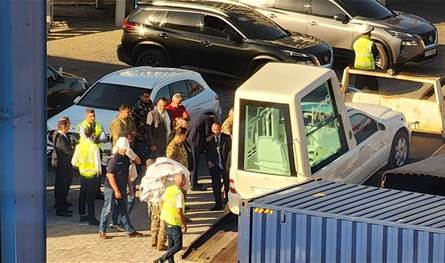 الـPopemobile المخصصة للبابا لاوون وصلت الى مرفأ بيروت