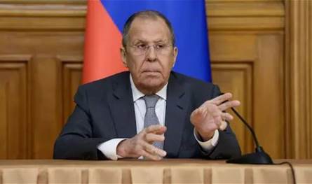 بوتين ينفي شائعات تهميش لافروف ويصفها بالهراء