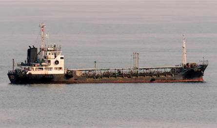 احتمال كبير لغرقها… انفجار داخل ناقلة نفط في البحر الأسود