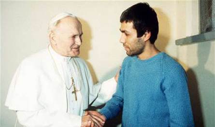 مطلق النار على البابا يوحنا بولس الثاني يسعى للقاء خلفه لاوون الرابع عشر