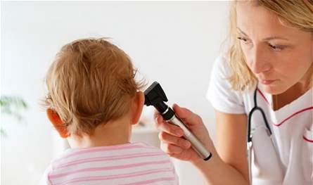 التهابات الأذن عند الأطفال.. متى يكون الذهاب للطبيب ضرورياً؟