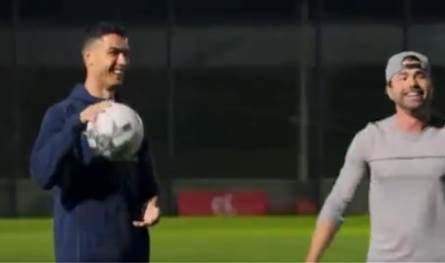 بصعوبة.. رونالدو يهزم &quot;الحارس الروبوت&quot;! (فيديو)