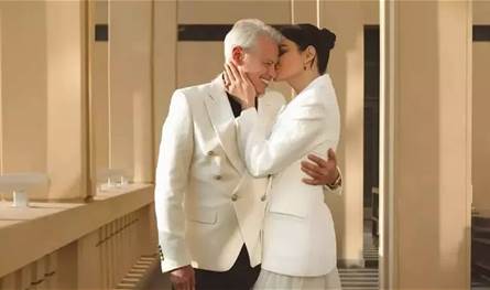 هو رجل أعمال إيطالي.. فنانة عربية شهيرة تحتفل بزواجها وهكذا أطلت بفستان الزفاف (فيديو)