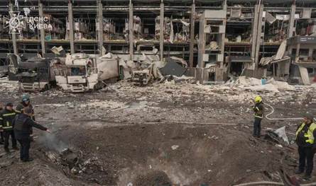 مسيرات وصواريخ روسية تهاجم كييف