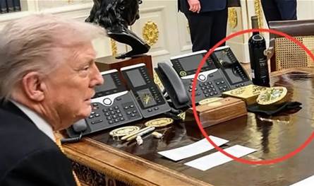 ساعة مكتب وقِطعة ذهبية بقيمة 130 ألف دولار تسببان ضجة.. من أهداها لترامب؟ 