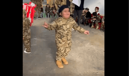 فيديو جديد للطفل مصطفى السحمراني نجم &quot;رقصة الاستقلال&quot;.. إليكم ما قاله عن الجيش