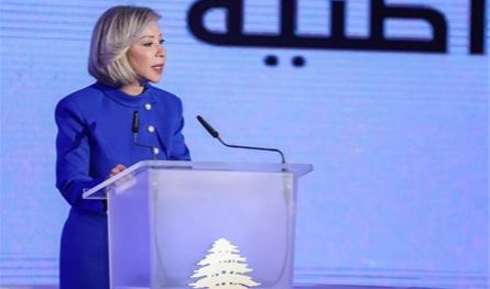 خلافات بين عون واللجنة الكنسية لزيارة البابا؟