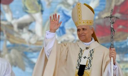 قبيل انطلاقها إلى لبنان.. خلل يُصيب &quot;الطائرة البابوية&quot;