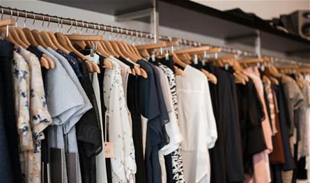 رزق الناس في خطر.. محال تُقفل وبضائع تُباع على عجل