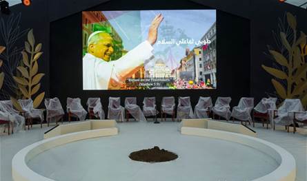 صور ترصدُ التحضيرات لاستقبال البابا في بيروت.. هكذا بدا المشهد