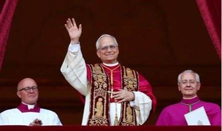 البابا اختتم زيارته إلى تركيا متوجهاً إلى لبنان