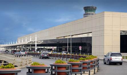 من بينهم الرؤساء الثلاثة.. شخصيات سياسية ودينية في انتظار البابا في المطار