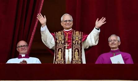 طائرته حطّت في المطار... البابا لاوون الرابع عشر يصل إلى لبنان (بث مباشر)