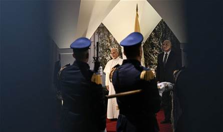 المراسم الرسمية انطلقت.. الحبر الأعظم يصل إلى بيروت (صور وبث مباشر)