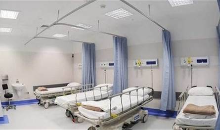 وعكة صحية تدخل ممثلة شهيرة وزوجها المستشفى... إليكم التفاصيل 