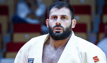 لاعب الجودو الروسي أداميان يتوج بالميدالية الذهبية في بطولة &quot;غراند سلام&quot;