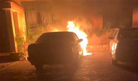 بالفيديو: احتراق سيارة ليلا في المصيلح