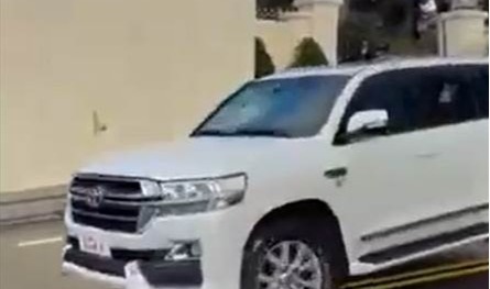 شاهدوا لحظة انطلاق موكب البابا من السفارة البابوية باتجاه عنايا