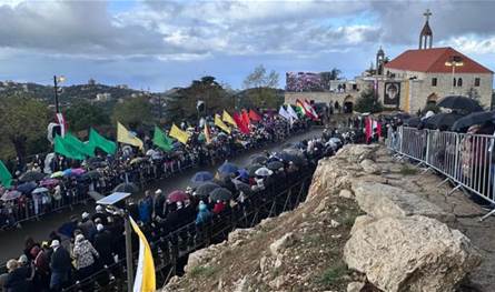 مشهد القداسة اكتمل.. الحبر الأعظم في عنايا (صور وفيديو)