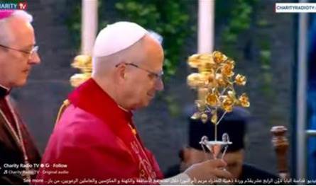 &quot;تحمل رائحة المسيح&quot;.. وردة ذهبية من البابا لمزار سيدة لبنان – حريصا (فيديو)