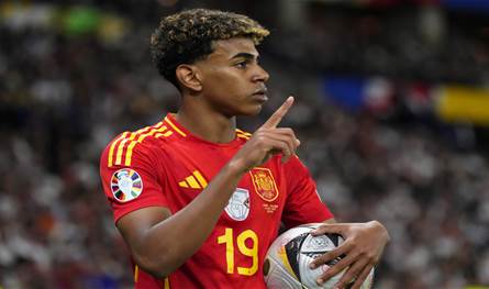 لامين يامال يكشف سبب رفضه تمثيل منتخب المغرب