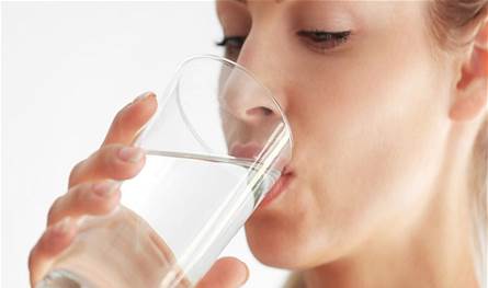 أهمية شرب الماء وتأثير الجفاف على الجسم