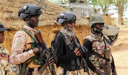 بعد موجة من عمليات الخطف.. وزير الدفاع النيجيري يستقيل