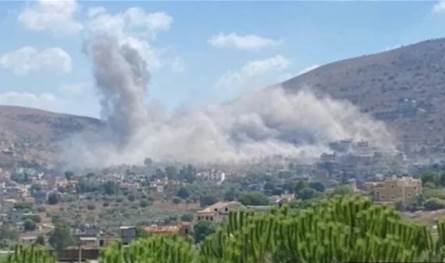 محلقة اسرائيلية تُلقي غالونات متفجرة على احد المنازل في عيترون