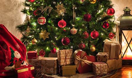 اقتحم شقة وفتح هدايا عيد الميلاد المجيد.. ما فعله هذا الرجل غريب جداً! 