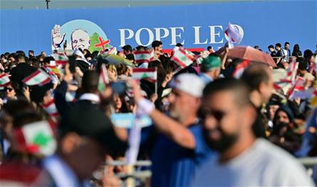بالفيديو- البابا يبارك المؤمنين في واجهة بيروت البحرية