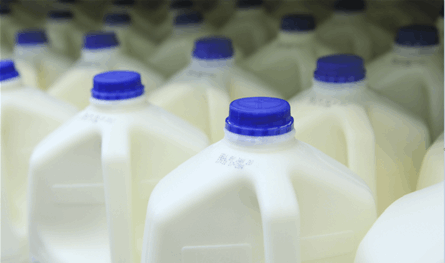 بسبب تلوثها... سحب آلاف غالونات الحليب من الأسواق الأميركية