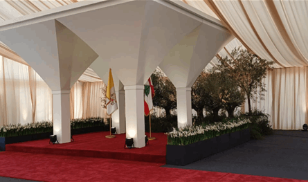 الرؤساء الثلاثة في المطار لوداع البابا