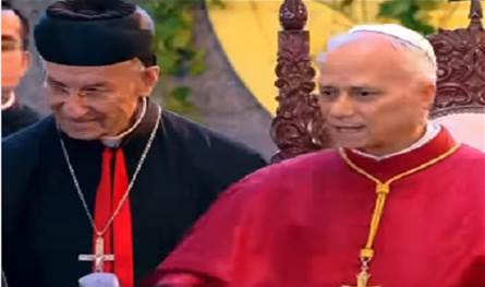 لقطة طريفة... البابا يدعو البطاركة لأخذ صورة تذكارية (فيديو)