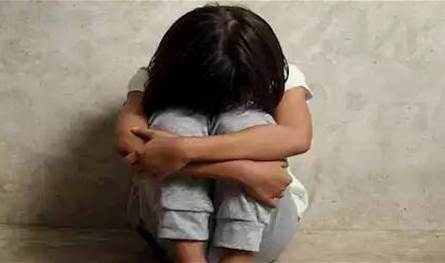 طفلة تدفع والدها لاستدعاء الدفاع المدني… والسبب مفاجئ