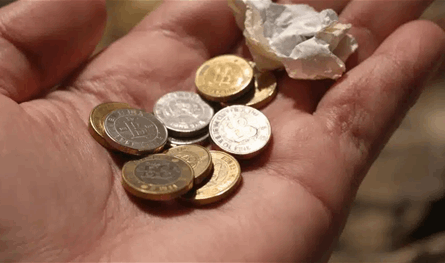 بالفيديو: ذهب الفقراء يلمع.. هل بات الحصول على الفضة صعبا؟ 