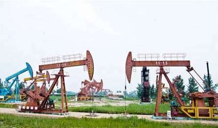 بفعل ضعف الطلب مع ترقب جهود السلام في أوكرانيا... تراجع أسعار النفط