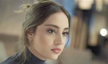 بكلمات مؤثرة.. ممثلة لبنانية: &quot;يا ريّتَك حدّي بحاجة لِحضنك&quot;