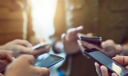 تحرّر من الهاتف صباحًا… خطوات لتحسين يومك ونومك