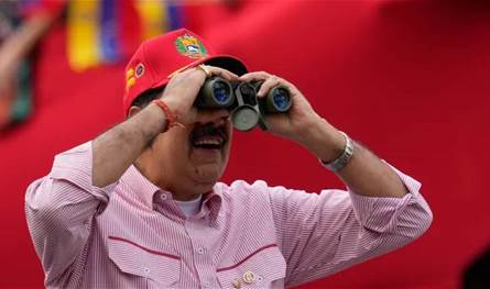 خوفاً من ضربة أميركية.. مادورو يغيّر مكان نومه بانتظام