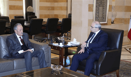 سلام اطّلع من السفير كرم على نتائج اجتماع الميكانيزم 