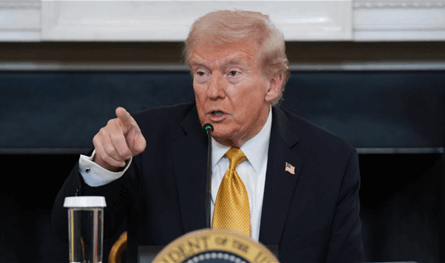 ترامب: أنا أتعامل مع ما يسمم أميركا!