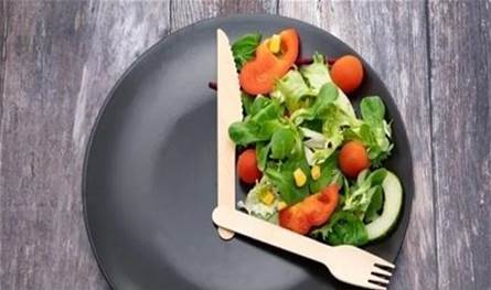 كيف يحافظ توقيت الغداء على نشاط الجسم طوال اليوم؟