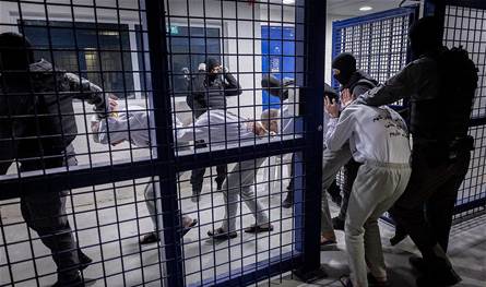 1000 سعرة حرارية فقط… نظام  يكشف السياسة &quot;الممنهجة&quot; ضد الأسرى الفلسطينيين